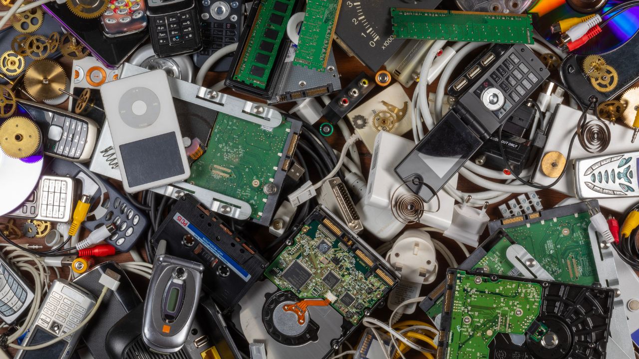 Basisscholen gaan de strijd aan met elektronisch afval 